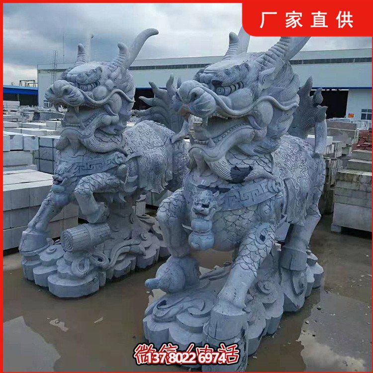青石雕刻麒麟大型雕塑，為景區(qū)墓園增添靚麗風(fēng)采
