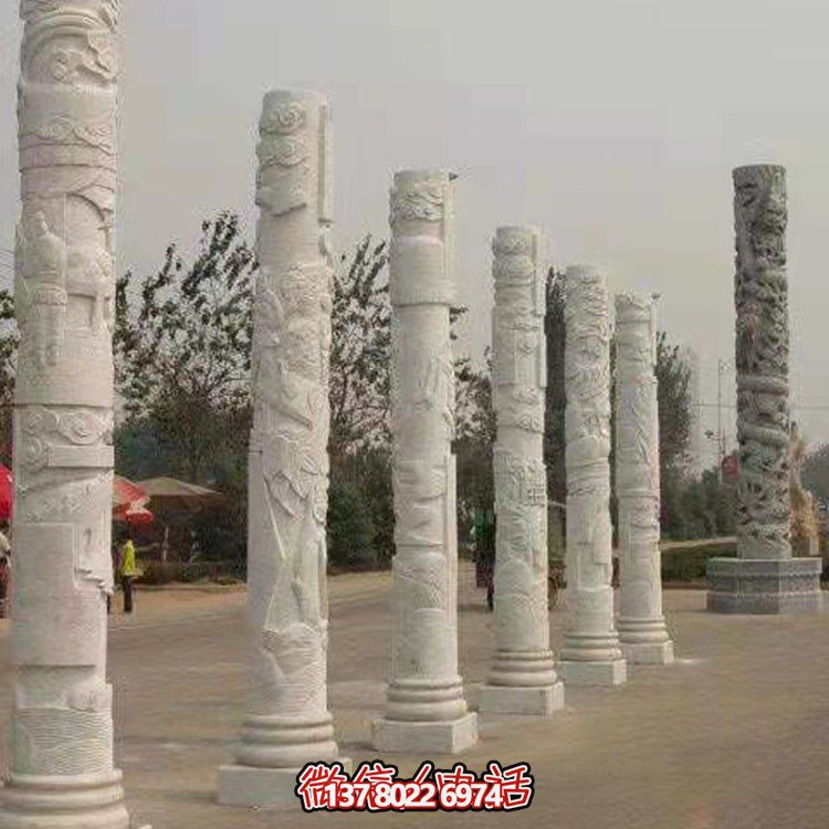 精致的大理石雕刻景觀裝飾，點(diǎn)綴廣場的文化主題