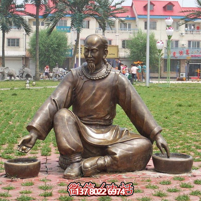 仿銅人物玻璃鋼景觀綠化草坪，提升公園創(chuàng)意氛圍