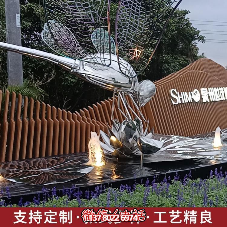 大型不銹鋼雕塑，為城市酒店、公園、商場及水景環(huán)境增添獨(dú)特景觀