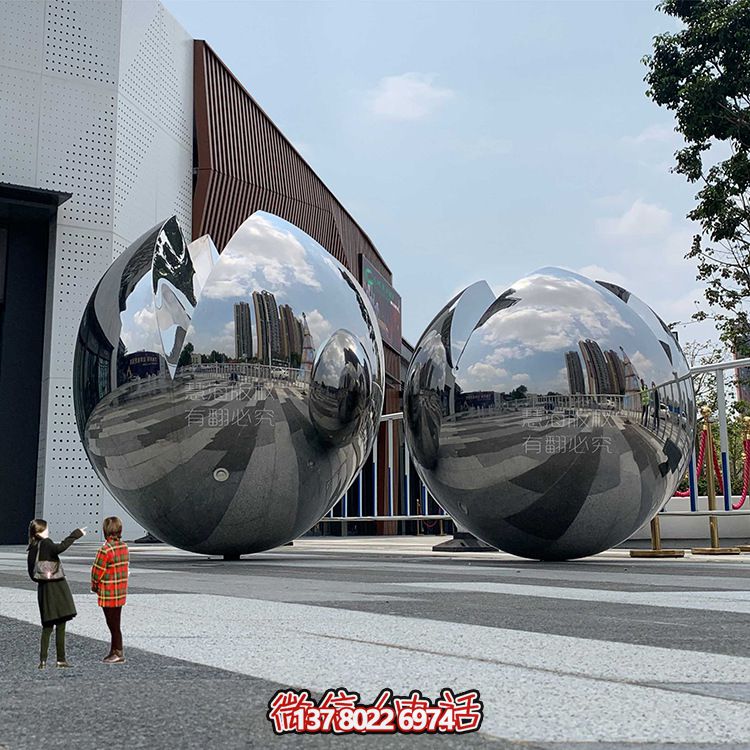 大型不銹鋼鏡面球體雕塑，為你的戶外空間增添獨特氣息