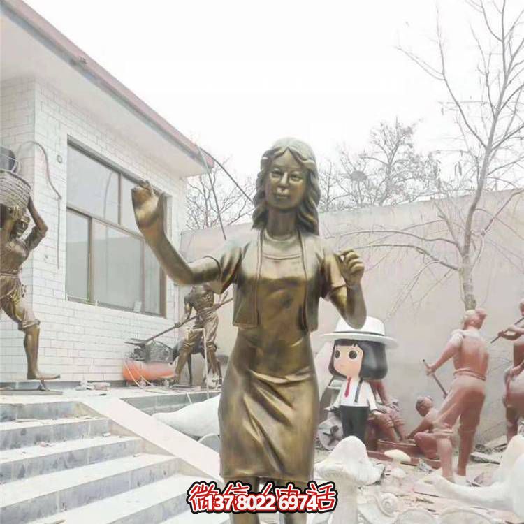 仿銅雕塑玻璃鋼抽象人物，為公園戶外裝飾