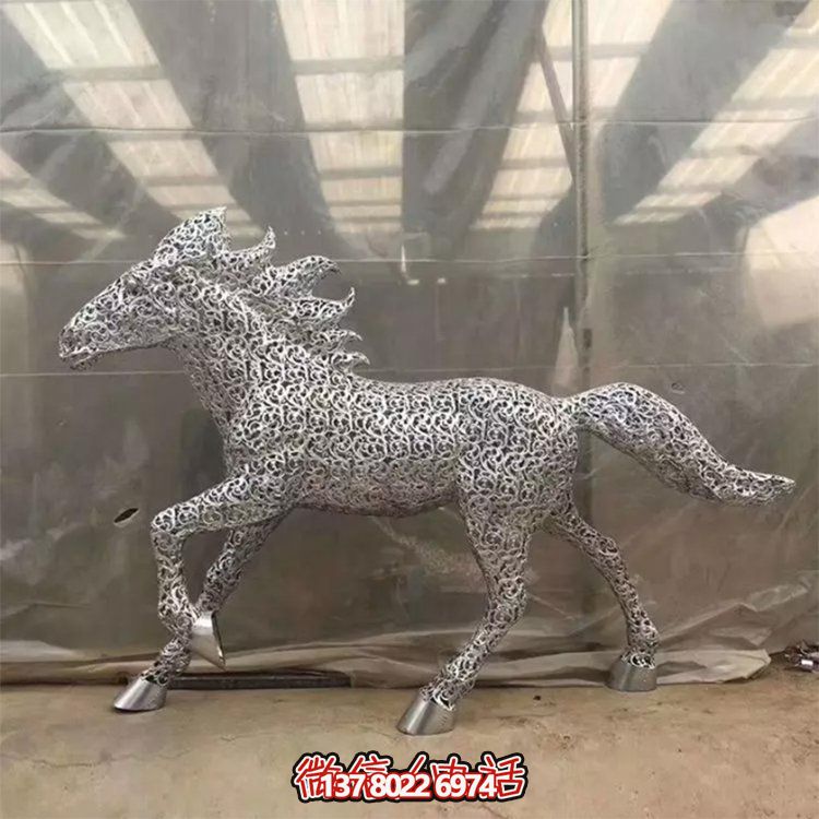 不銹鋼創(chuàng)意馬鏤空雕塑，為戶外廣場草地擺放