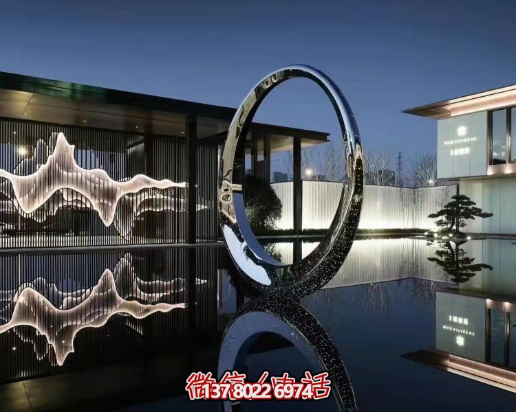 不銹鋼圓環(huán)雕塑，點(diǎn)綴園林別墅水池
