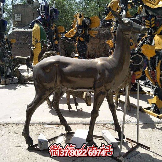 精美雕塑鹿，點(diǎn)綴園林景觀，增添藝術(shù)氣息