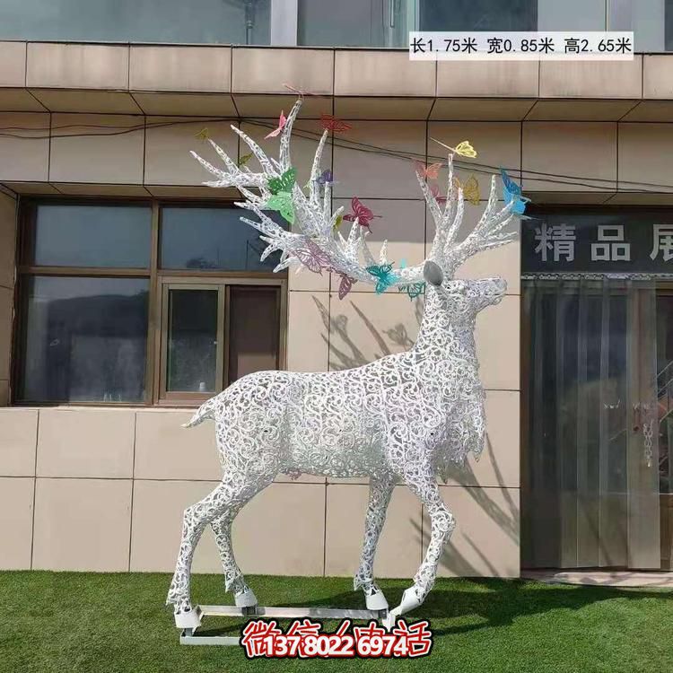 不銹鋼鹿角鏤空梅花亮化雕塑，為景觀廣場(chǎng)擺放